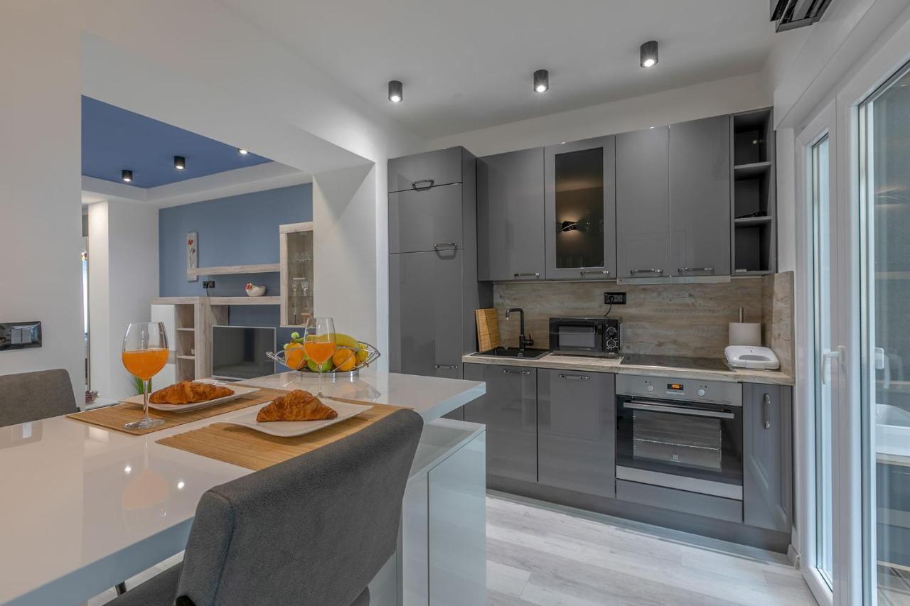 Arena Blue Dream - Modern Apartment With Terrace Pula Buitenkant foto
