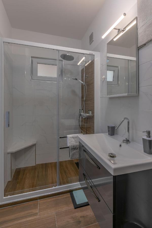 Arena Blue Dream - Modern Apartment With Terrace Pula Buitenkant foto